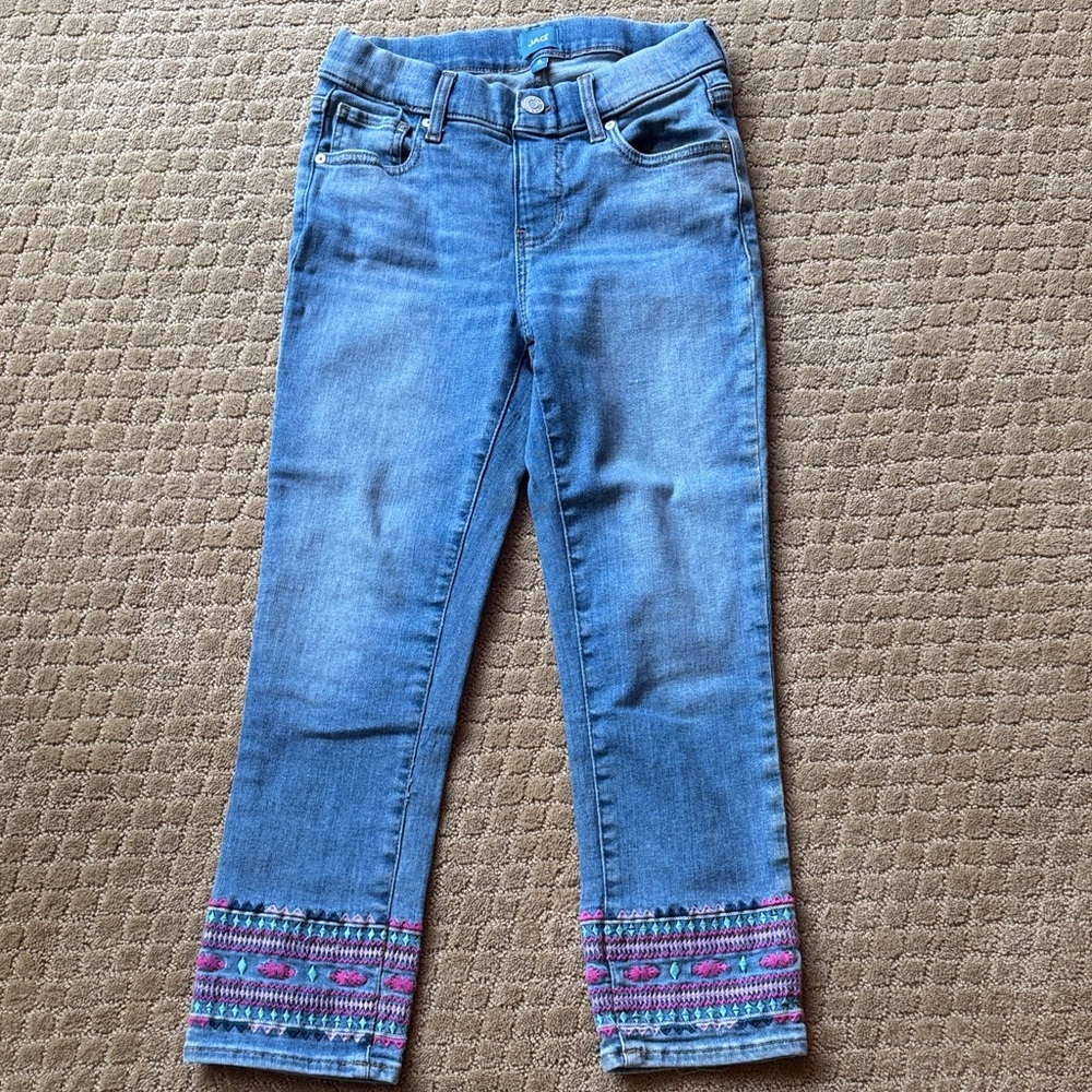 Jag Cropped Jeans with Embroidered Hem